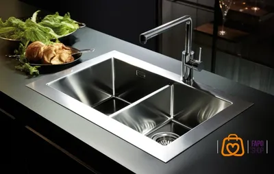 ترفندهای تمیز کردن سینک آشپزخانه با روش‌های خانگی و بدون مواد شیمیایی