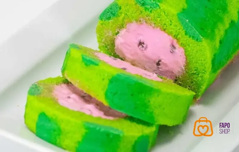 طرز تهیه رولت هندوانه ای؛ دسری یلدایی ساده و خوشمزه