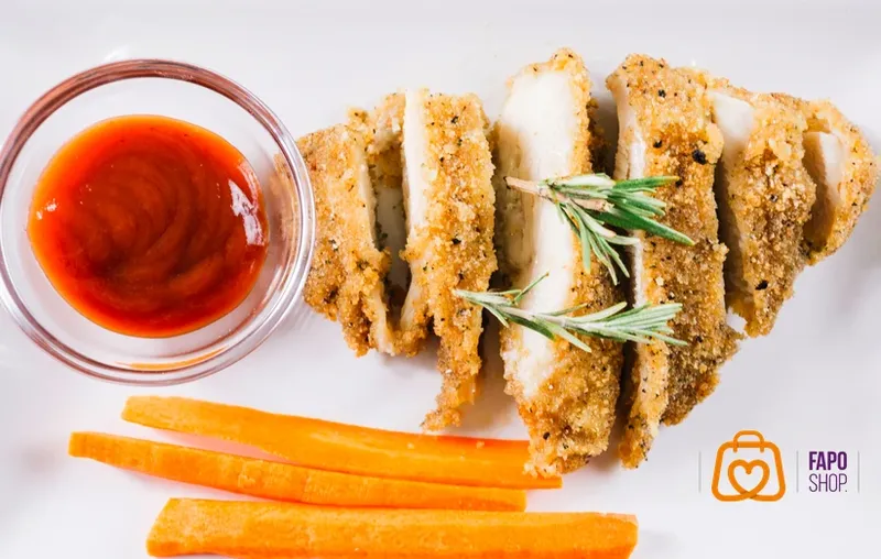 مرحله سوم: سرخ کردن مرغ‌ها