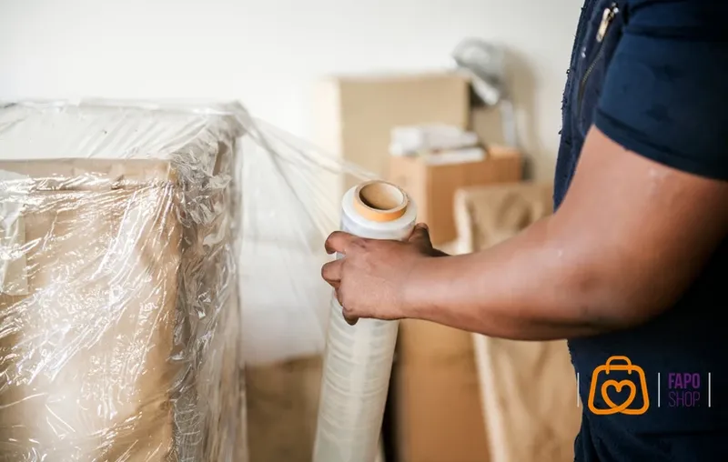 ۷. استفاده از چسب نواری باکیفیت برای بستن جعبه