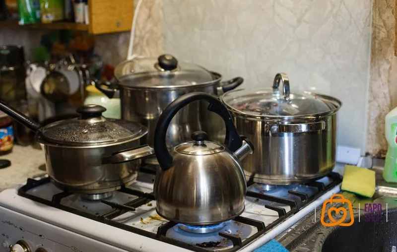 ۱. مواد سمی در برخی از ظروف و اثرات آن‌ها بر سلامت