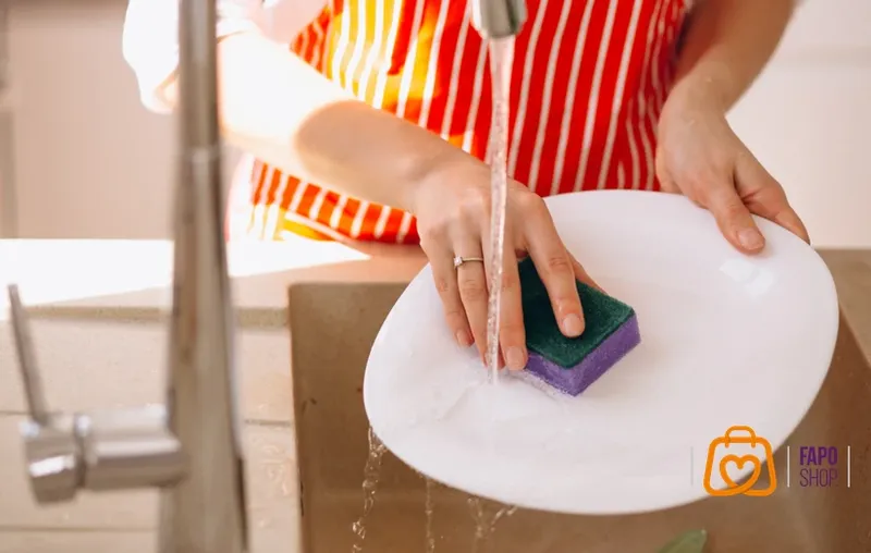 🧊 ریختن آب سرد روی ظروف داغ