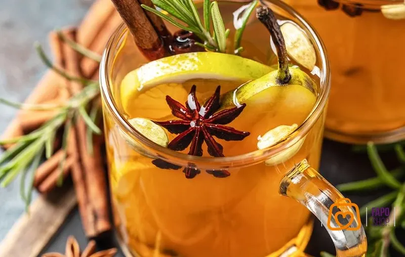 ۱۰. نوشیدنی سیب داغ با دارچین: خوش‌عطر و تقویت‌کننده