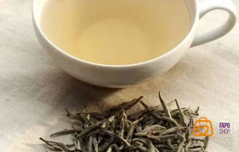 ۹. چای سفید: ملایم و آرامش‌بخش