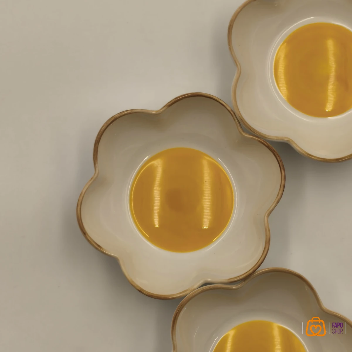 تصویر کاسه مزه خوری طرح تخم مرغ